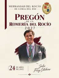 Hombre sonriente con traje oscuro, camisa a rayas y corbata verde, lleva medalla colgada y aparece en cartel del pregón de la Romería del Rocío 2027