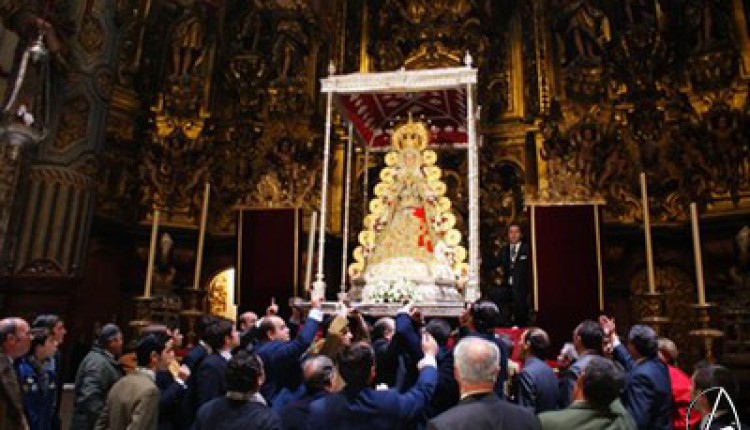 Sevilla – La Virgen del Rocío del Salvador pudo completar su recorrido, pese a la lluvia