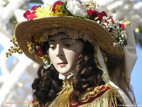 Los almonteños sobre la Virgen del Rocío: Ella es una persona y no va a  ser restaurada sino intervenida