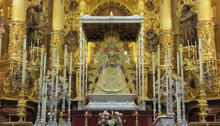 La Virgen del Rocío luce el Nuevo Traje y la Corona para la próxima Romería 2019