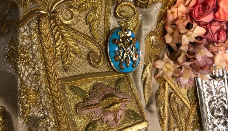 Hermandad Matriz Nuevo Broche para la Virgen del Rocío