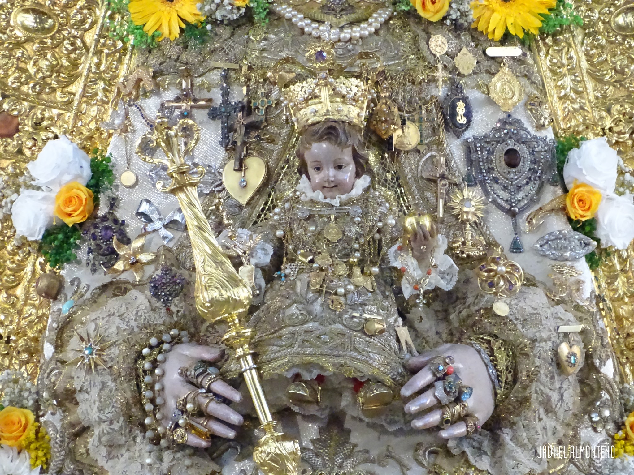 La Virgen del Rocío ya está en su paso para la romería de 2023