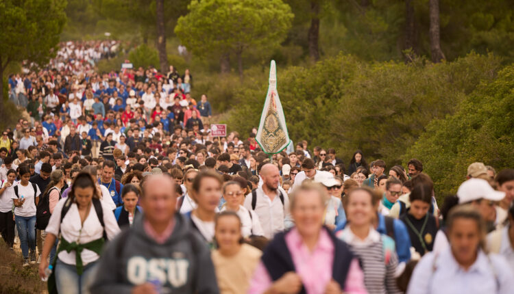 Peregrinación de los Jóvenes Rocieros al Santuario de la Virgen del Rocío 2024 – Reportaje fotográfico y balance